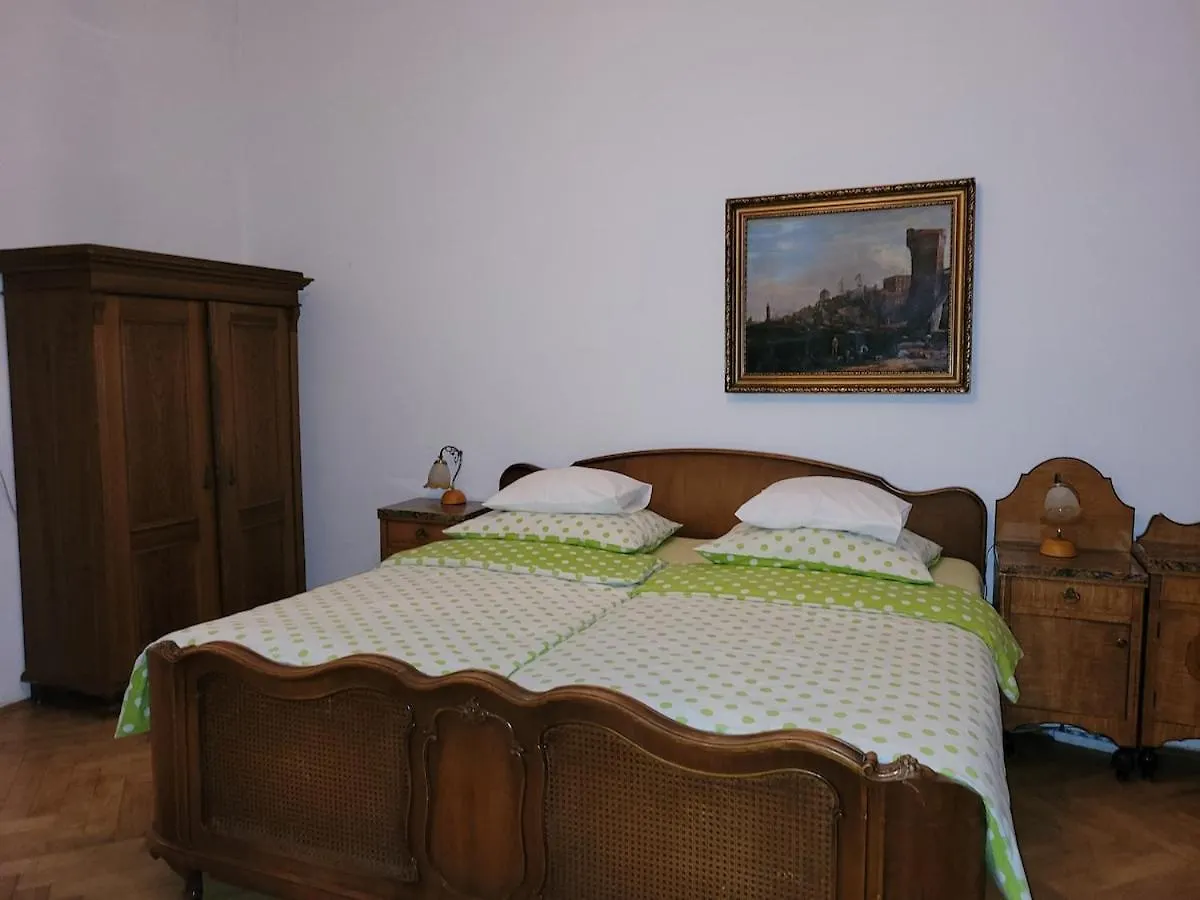 Bright 2Bdr Sleeps 8 Near Center M1 Apartment Prague