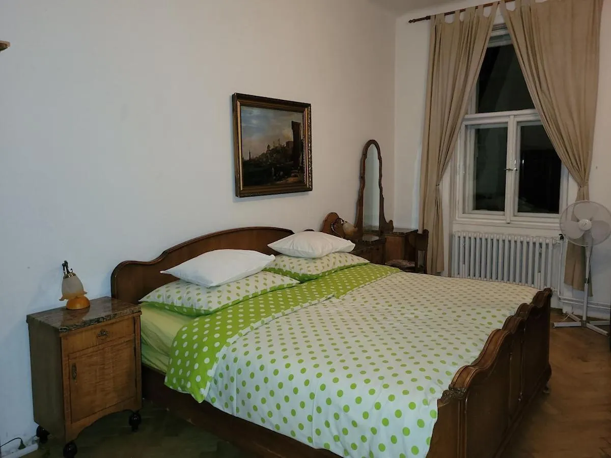 Bright 2Bdr Sleeps 8 Near Center M1 Apartment Prague Czech Republic