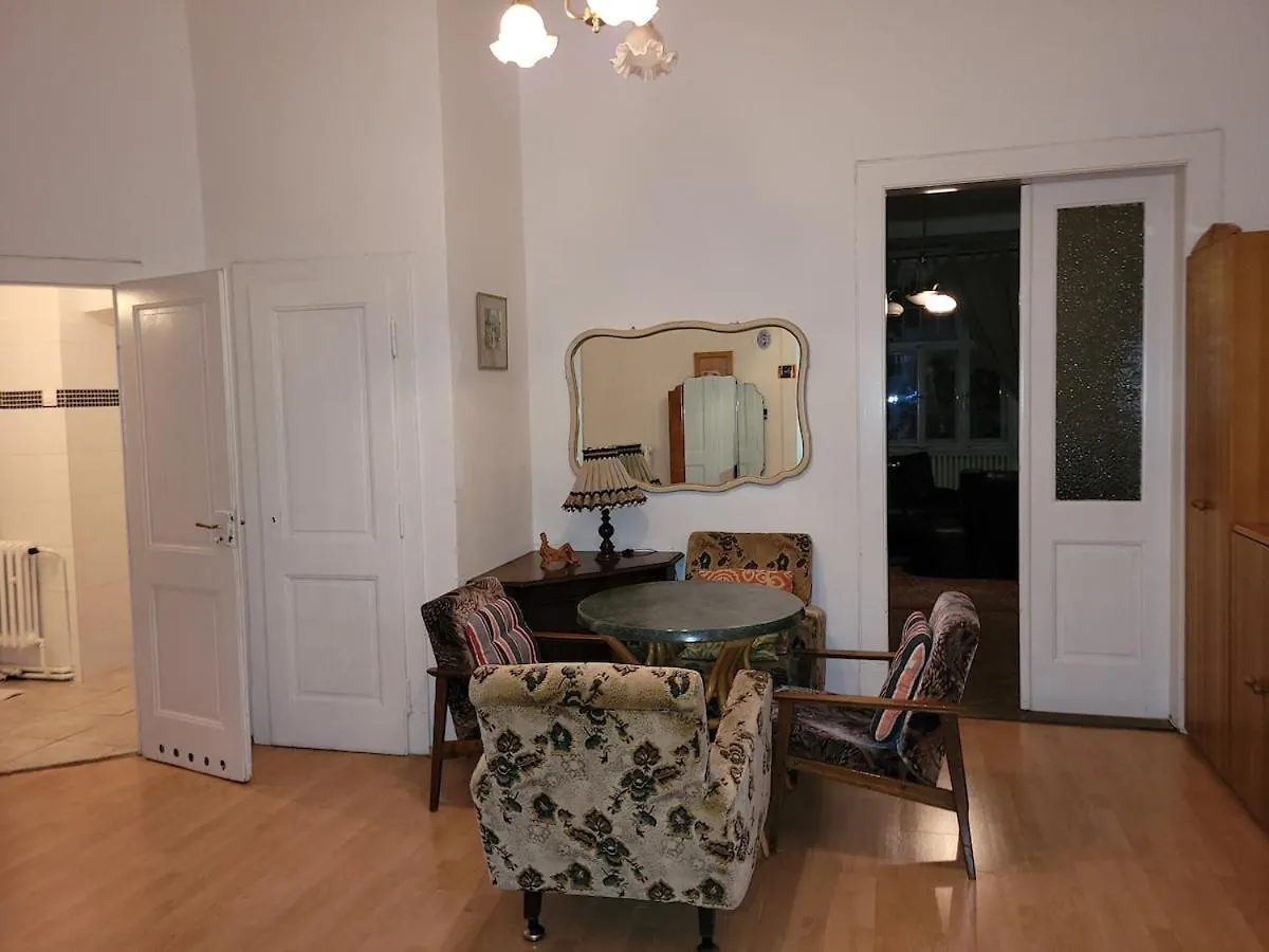 Bright 2Bdr Sleeps 8 Near Center M1 Apartment Prague