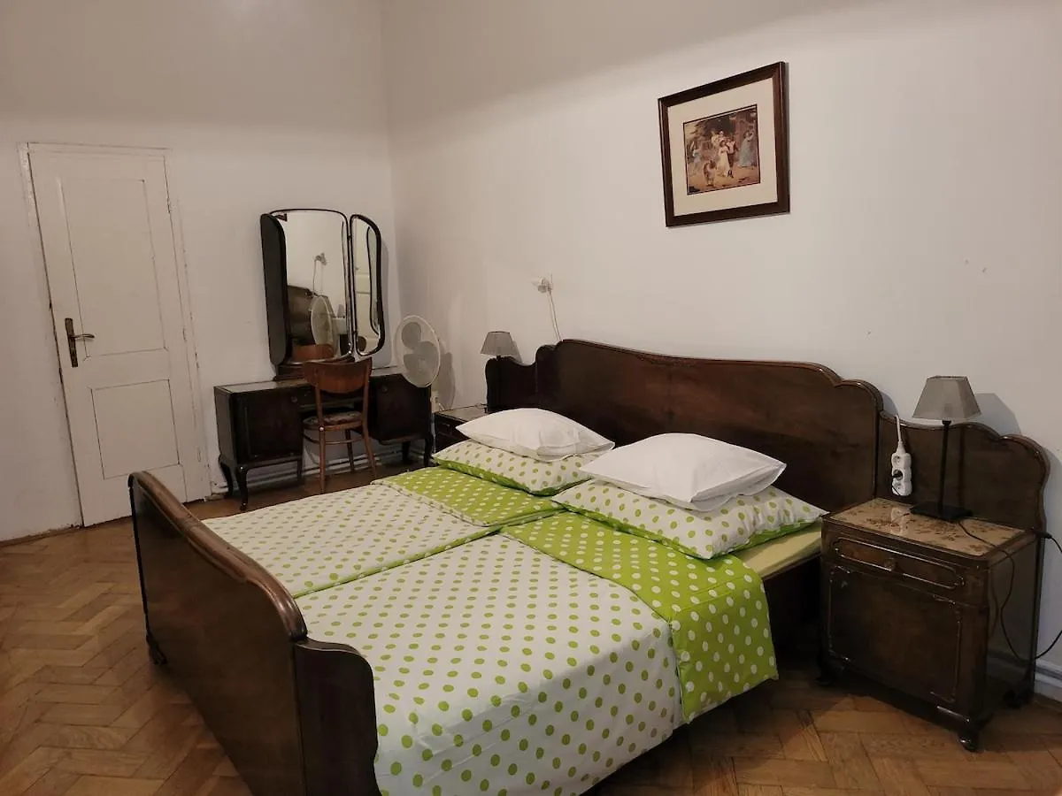 Bright 2Bdr Sleeps 8 Near Center M1 Apartment Prague 0*,  Czech Republic