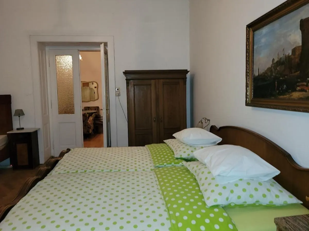 Bright 2Bdr Sleeps 8 Near Center M1 Apartment Prague