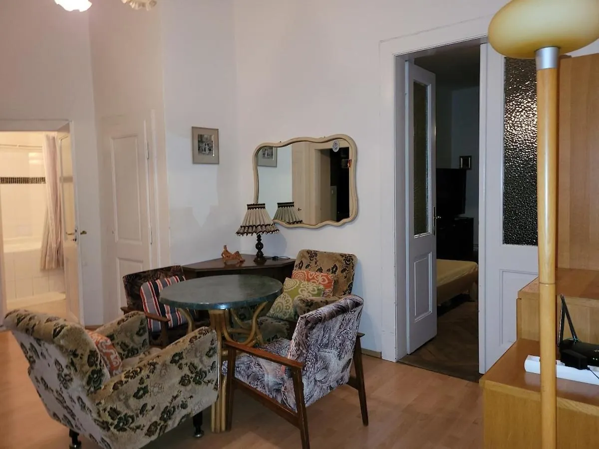 Bright 2Bdr Sleeps 8 Near Center M1 Apartment Prague