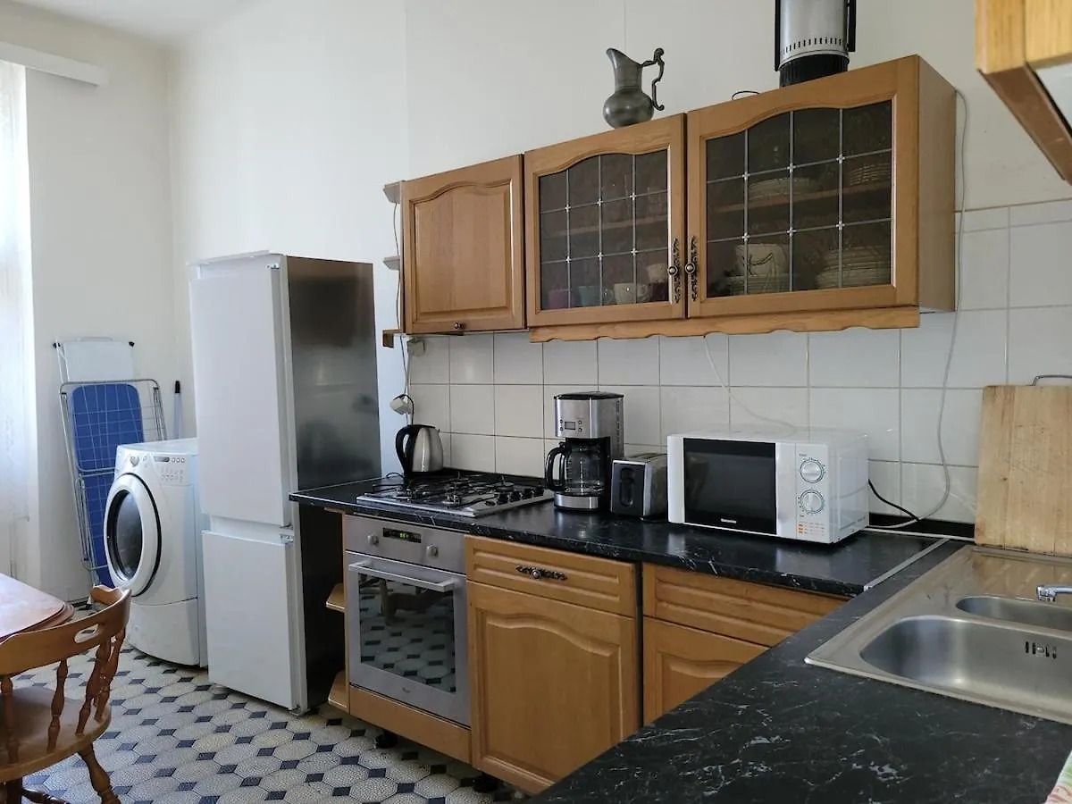Bright 2Bdr Sleeps 8 Near Center M1 Apartment Prague