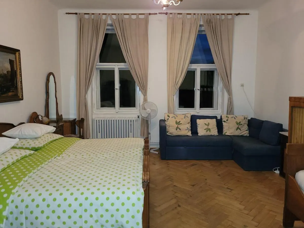 Bright 2Bdr Sleeps 8 Near Center M1 Apartment Prague Czech Republic