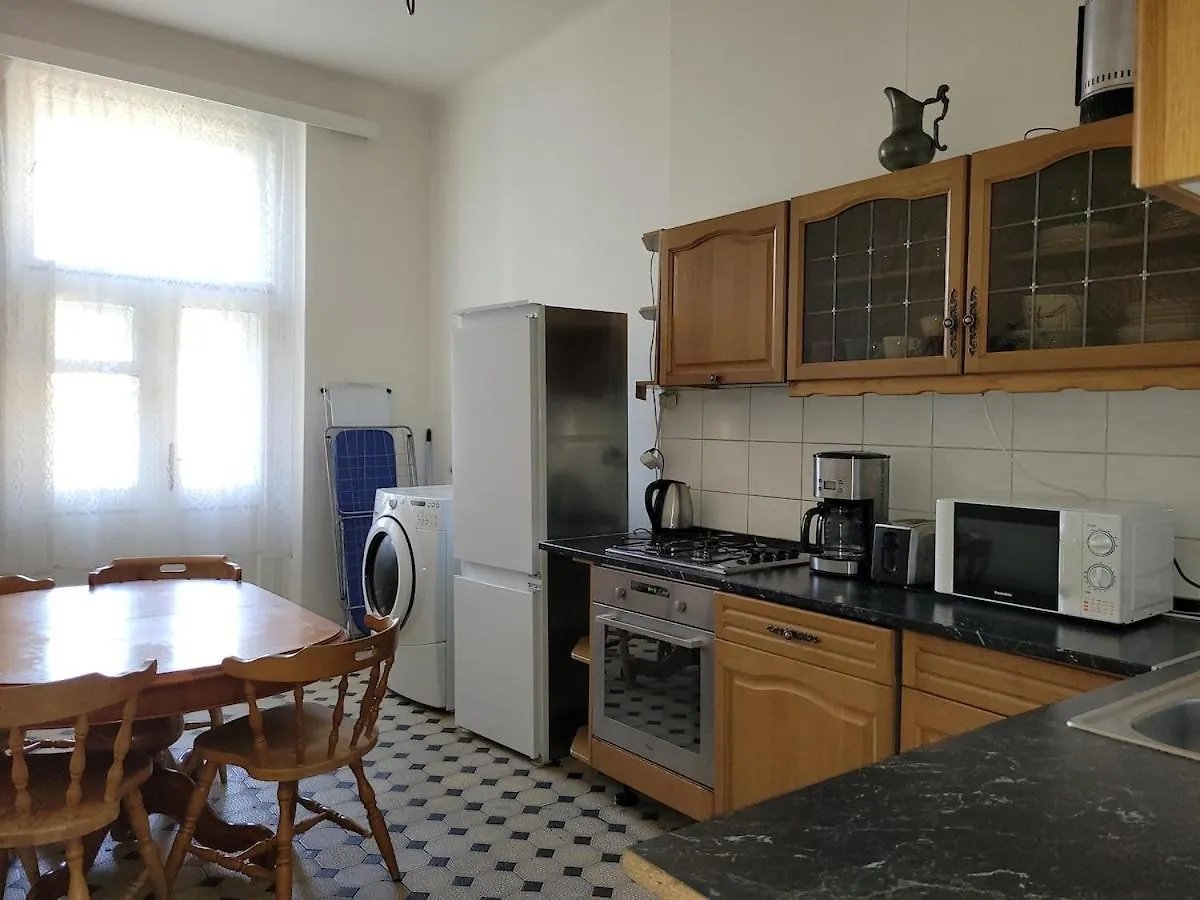 Bright 2Bdr Sleeps 8 Near Center M1 Apartment Prague Czech Republic